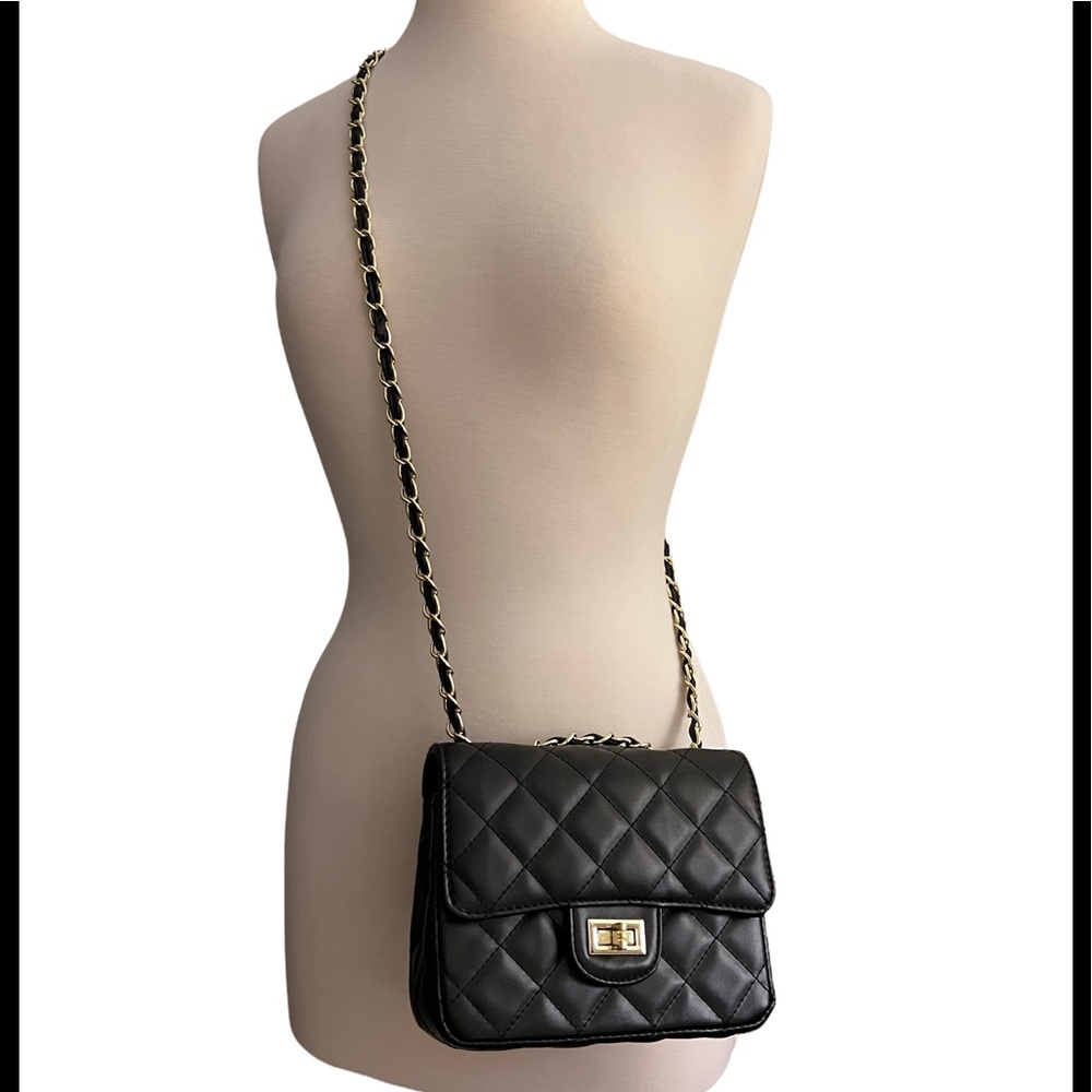 Black puffed crossbody with chain.